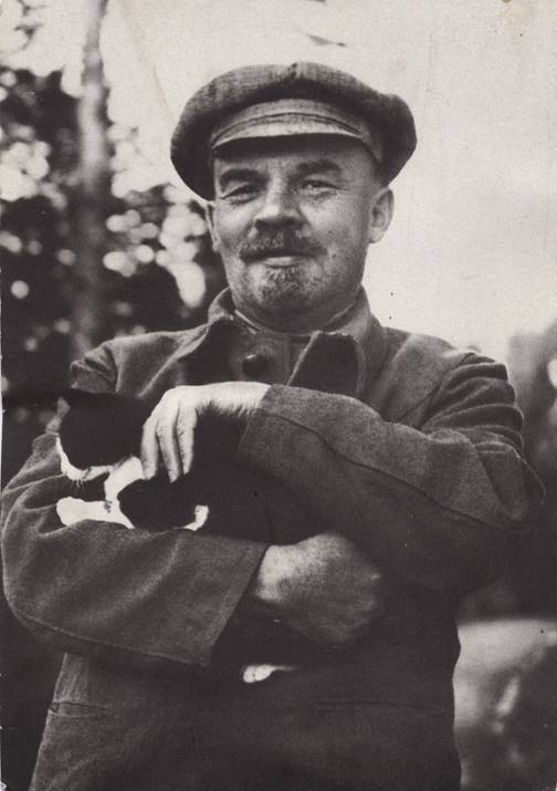 Фото: В.И.Ленин с кошкой на руках